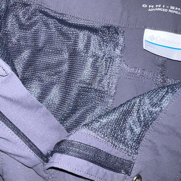 Columbia Saturday Trail Omni Shield Long Shorts Lightweight Size 2 Navy Blue - Picture 15 of 16